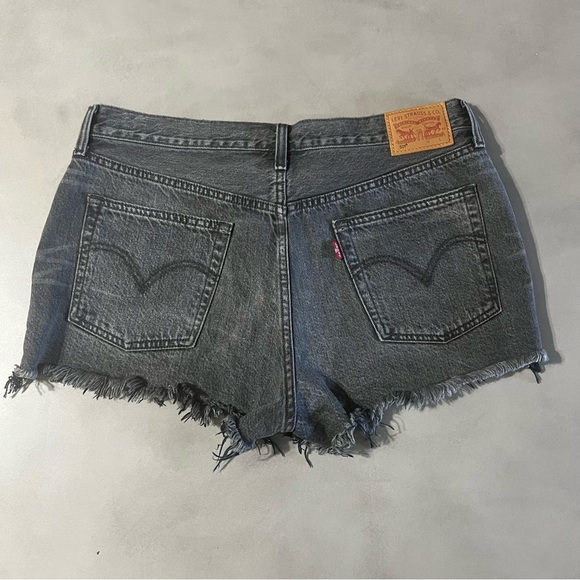 LEVI’S 501 Cut-Off Jean Short in Slashed Black - Picture 2 of 5